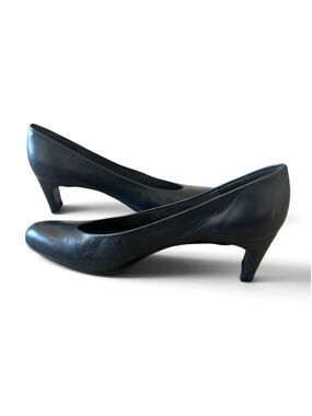 Stuart Weitzman Black Leather Mid-Kit Classic Pumps Size 8.5